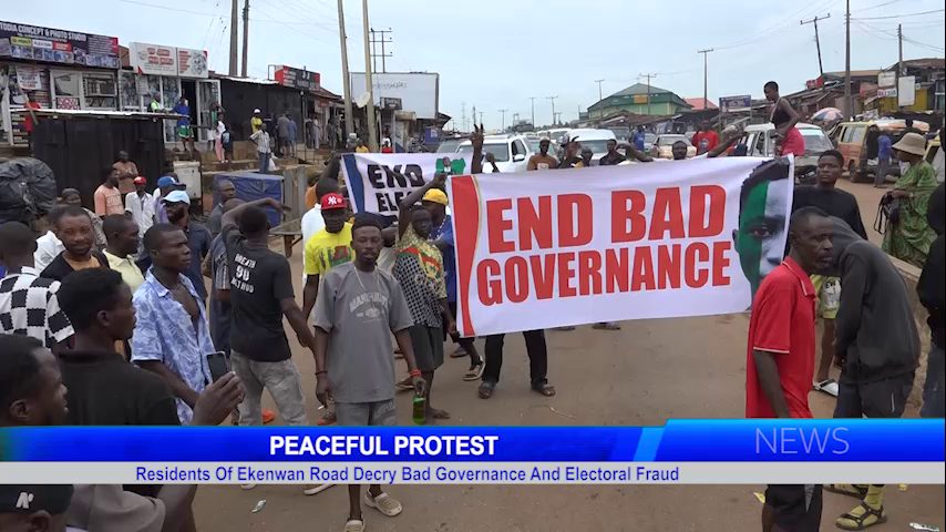 PEACEFUL PROTEST: Residents Of Ekenwan Road Decry Bad Governance And Electoral Fraud