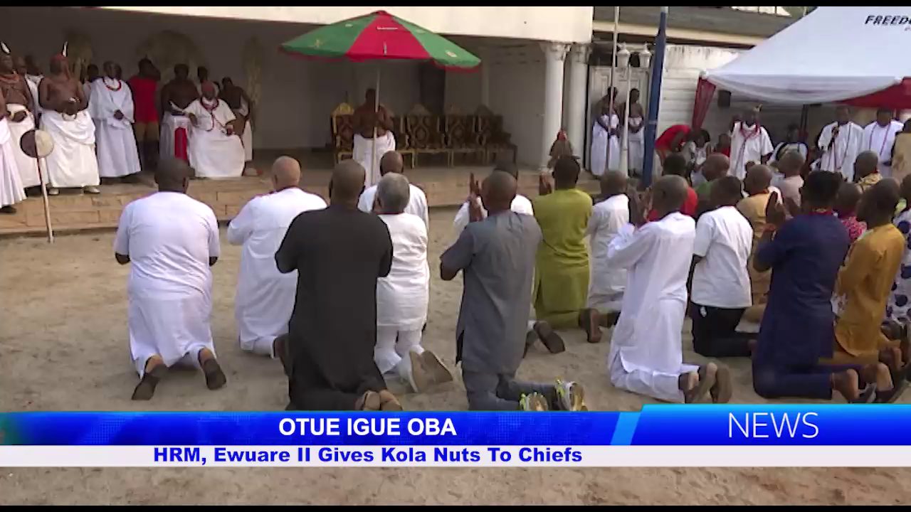 OTUE IGUE OBA: HRM, Ewuare II Gives Kola Nuts To Chiefs